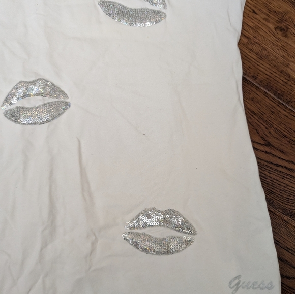 EUC GUESS Los Angeles Women’s S/S Lips T-Shirt Sz L White W/ Silver Sequins Y2K - Picture 7 of 7
